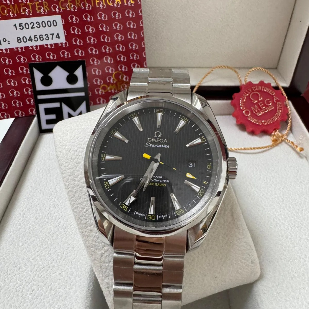 Omega Seamaster Aqua Terra > 15.000 GAUSS (Black Dial in Yellow)
